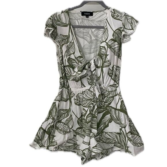 Aakaa Pants - NWT AAKAA Women small Green Leaf Print Tie Romper TRAVEL BOHO BEACHY TROPICAL